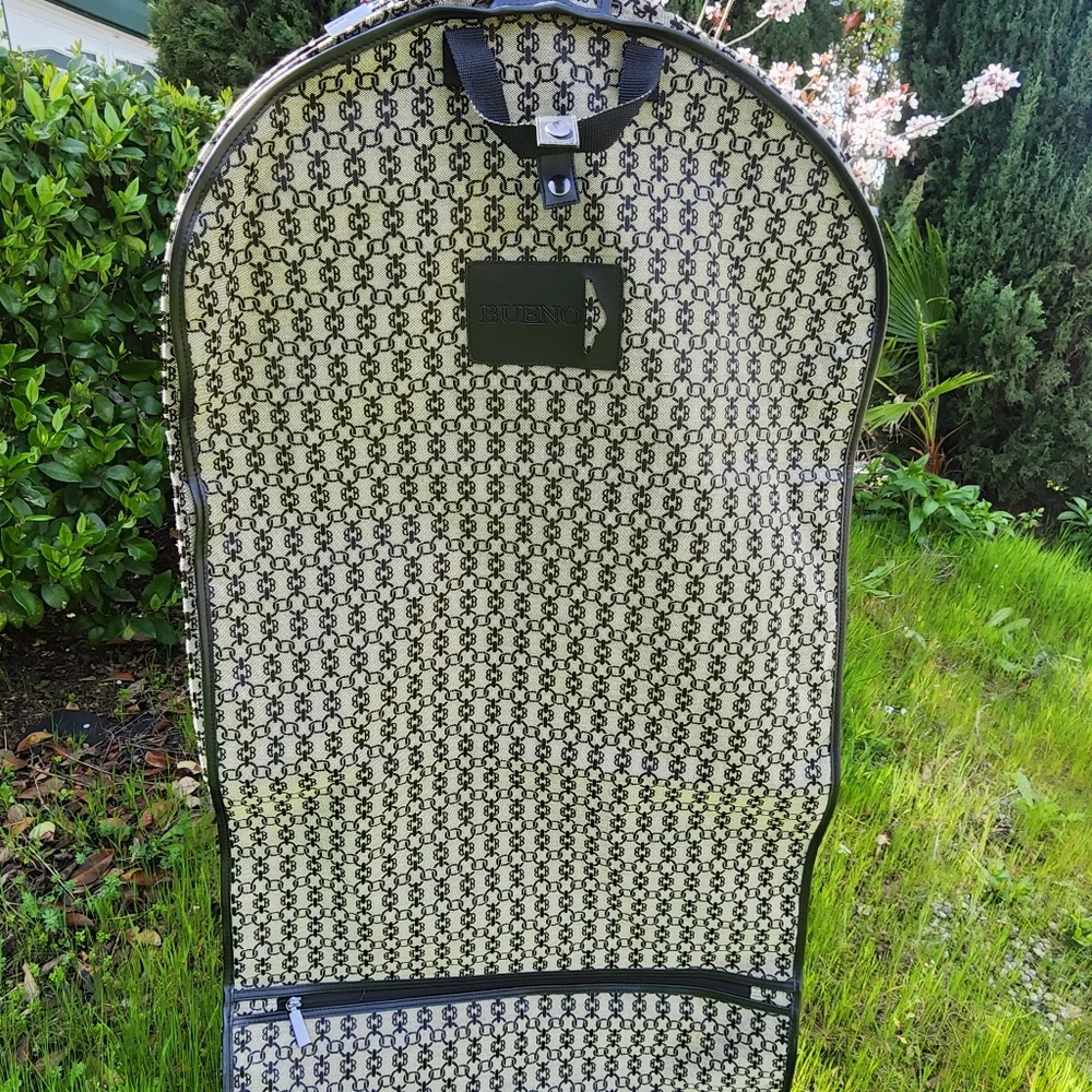 Bueno monogram garment